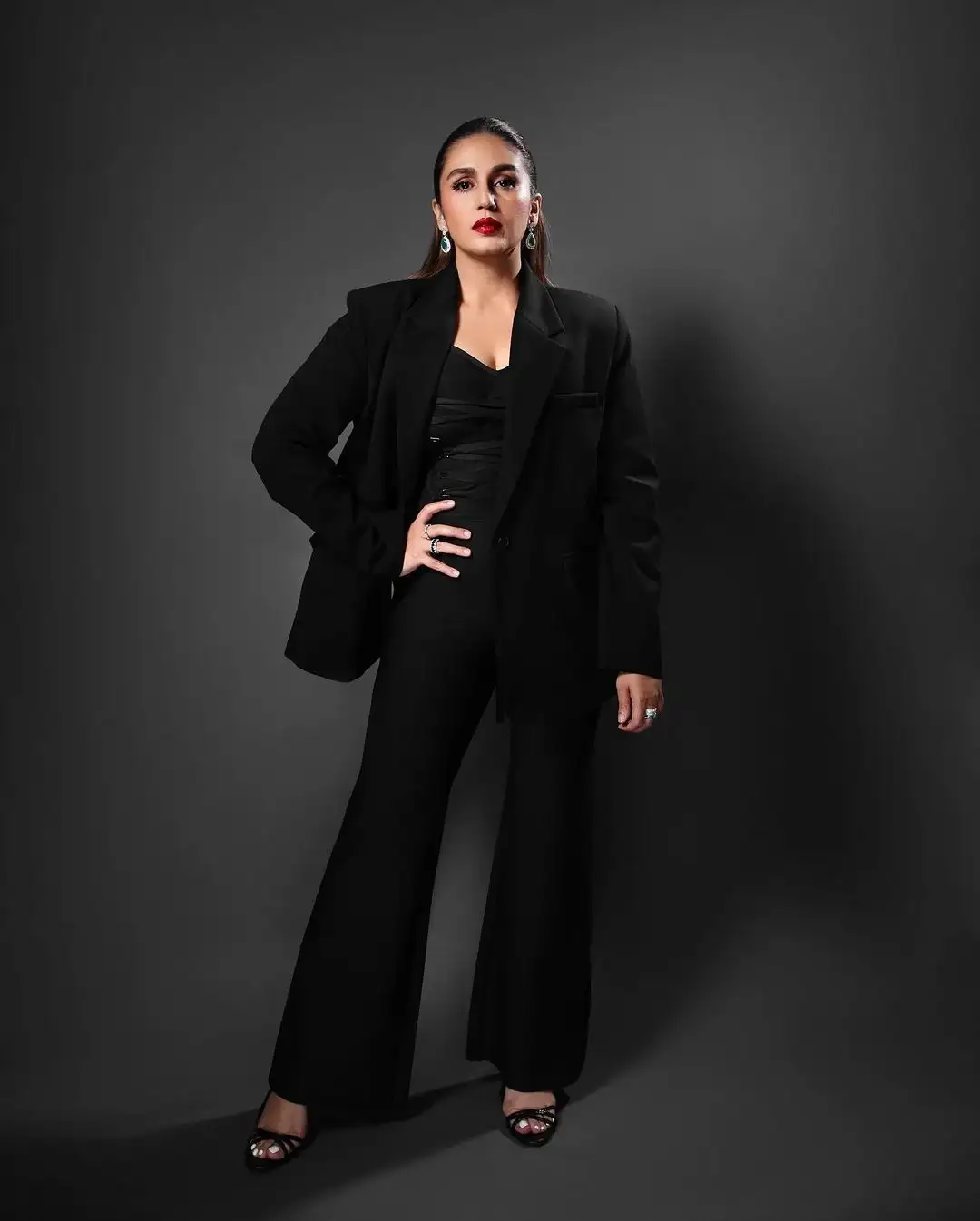 BOLLYWOOD ACTRESS HUMA QURESHI STILLS IN BLACK DRESS 2